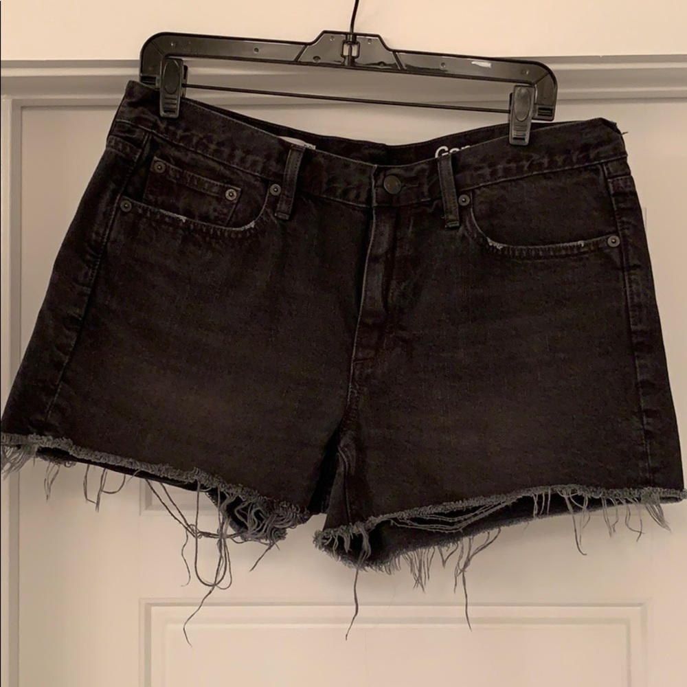 Gap “Slim Shorts” NEW size 30✨